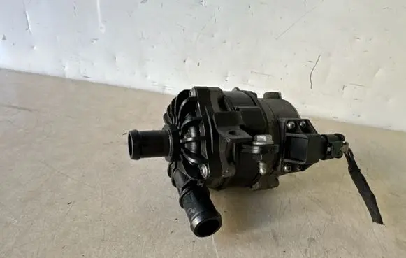 Audi Q7 4M Electric auxiliary coolant/water pump 8R0965567