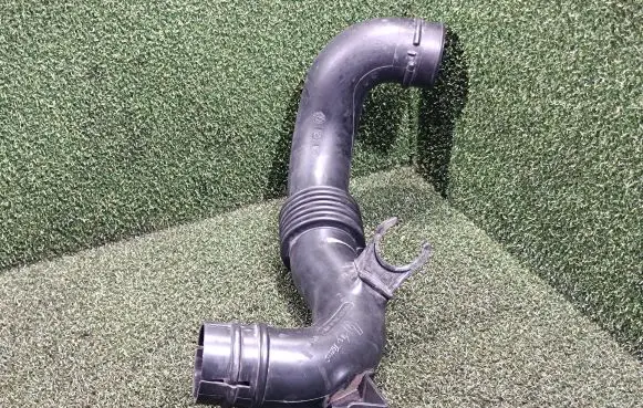 Renault Master III Air intake duct part 165550972R