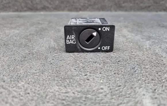 Volkswagen Golf VI Passenger airbag on/off switch 1K0919237C