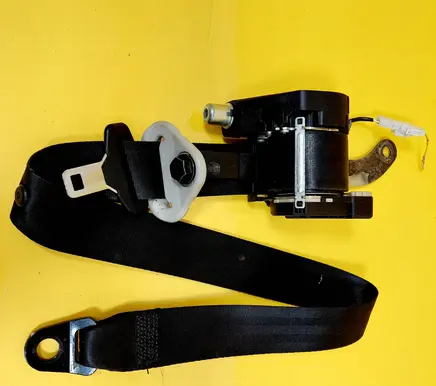 Nissan Micra Front seatbelt 33057362