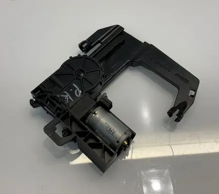 Mercedes-Benz E W211 Seat adjustment motor 0009700026 A0009700026