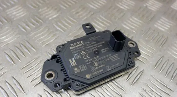 Toyota Yaris XP210 Distronic sensor radar 882100D040