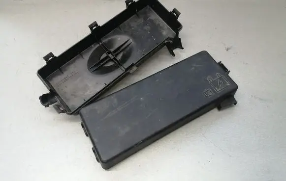Dodge Magnum Fuse box set 7154708730 P0467162AE