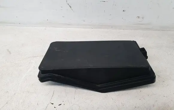Lexus IS 220D-250-350 Fuse box cover 8266253070