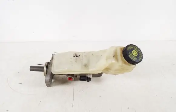 Toyota Corolla E120 E130 Master brake cylinder 47201-09060
