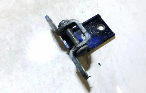 Hyundai Getz Rear door lower hinge