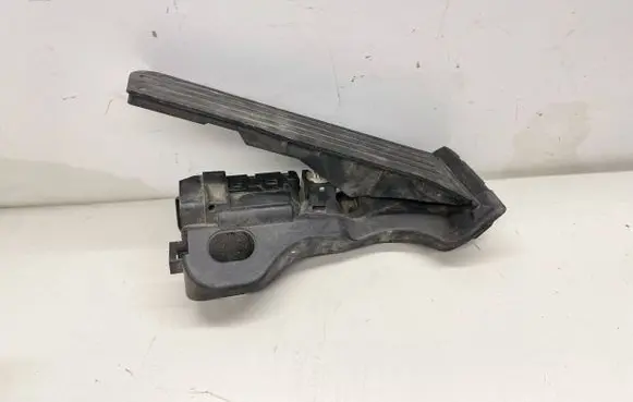 Volkswagen Jetta VI Accelerator throttle pedal 1K1723503AR