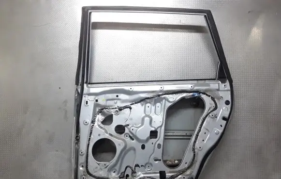 Mitsubishi Grandis Rear door