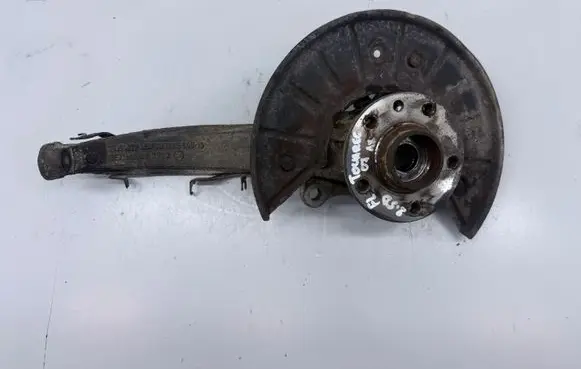 Volkswagen Touareg I Front wheel hub spindle knuckle 7L6407257A