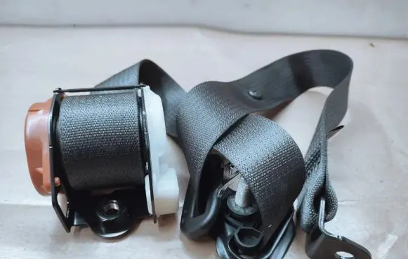 Opel Mokka X Rear seatbelt 42469716
