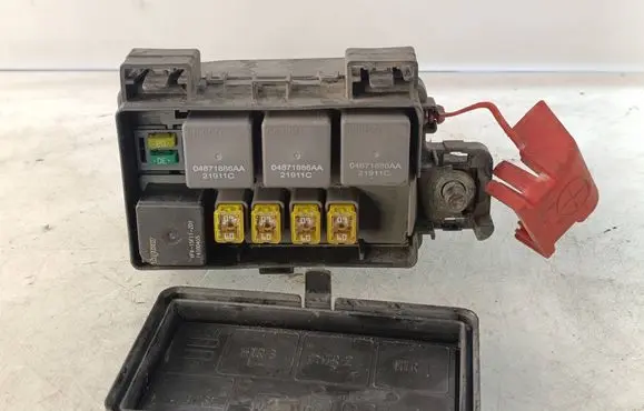 Dodge Journey Fuse module 04671886AA VF415F11Z01 14100455