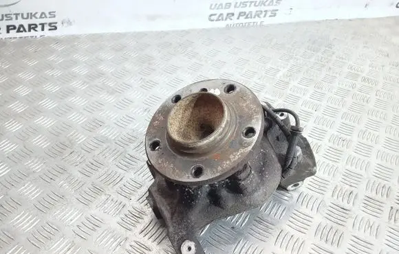 BMW 1 E81 E87 Front wheel hub spindle knuckle 6764444