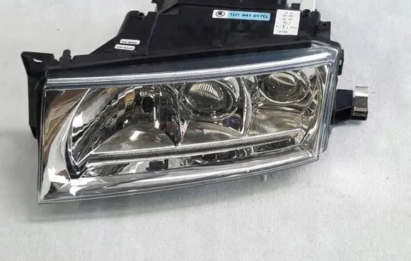 Skoda Octavia Mk1 (1U) Headlight/headlamp 1U1941017G