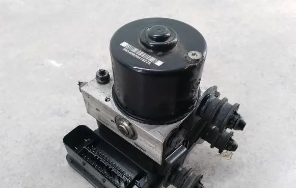 Volkswagen Golf V ABS Pump