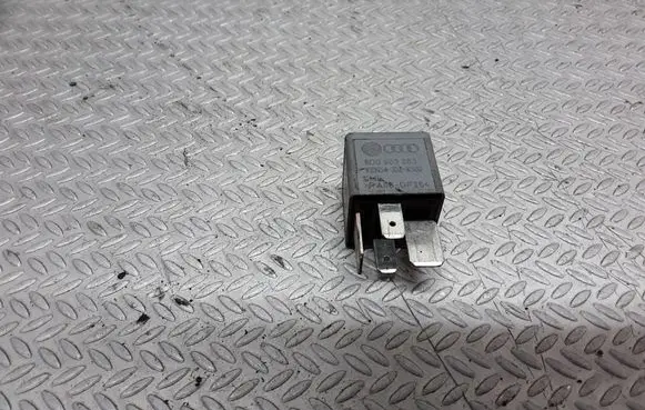 Volkswagen PASSAT B5 Other relay 8D0951253