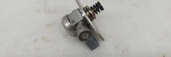 BMW 5 E60 E61 Fuel injection high pressure pump 7562473