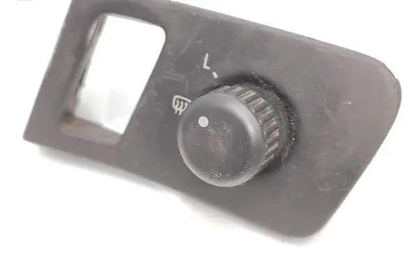 Wing mirror switch