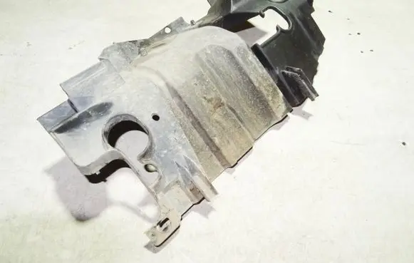 Volkswagen Multivan T4 Battery tray heat shield 7D0915438