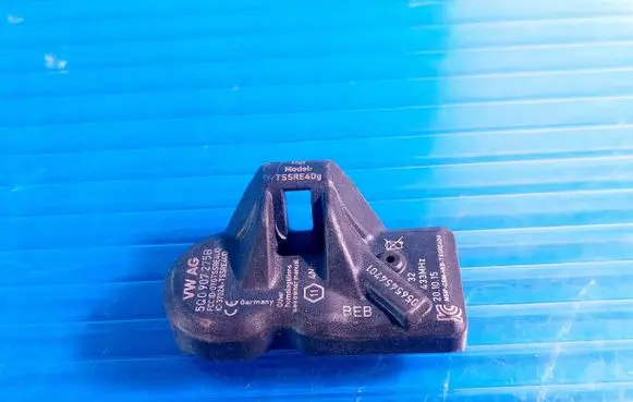 Porsche Cayenne (9Y0 9Y3) Tire pressure sensor 5Q0907275B