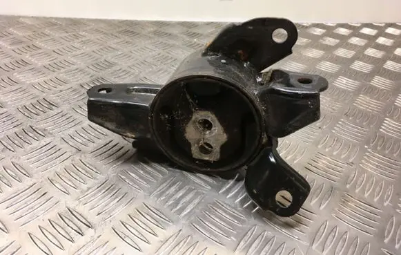 Hyundai i40 Engine mount bracket 1410X2350899
