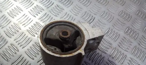 Honda Civic Engine mount bracket
