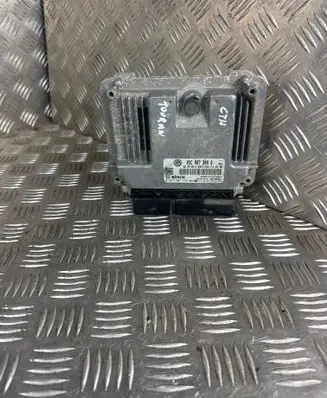Volkswagen Touran II Engine control unit/module 03C907309Q 0261S07732