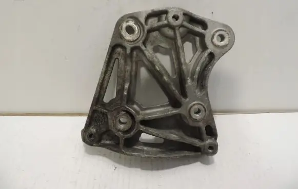 Opel Antara A/C compressor mount bracket 96868422