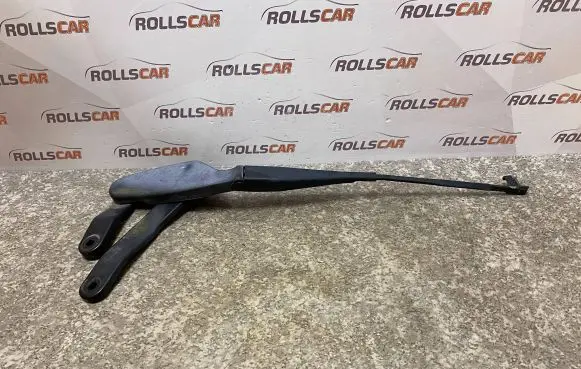 Mercedes-Benz C W204 Front wiper blade arm A2048200444