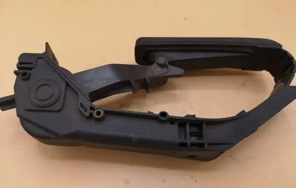 Mercedes-Benz E W211 Accelerator throttle pedal A2113000504