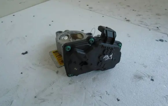 BMW 5 G30 G31 G38 Throttle body valve 761883803