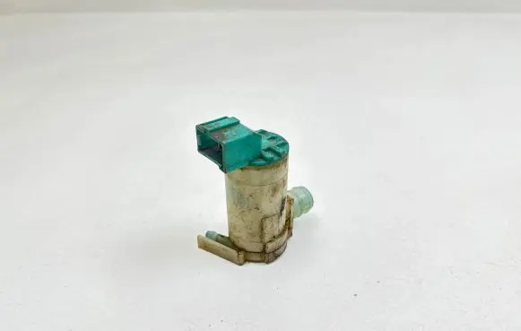 Nissan X-Trail T30 Windscreen/windshield washer pump 2224616A