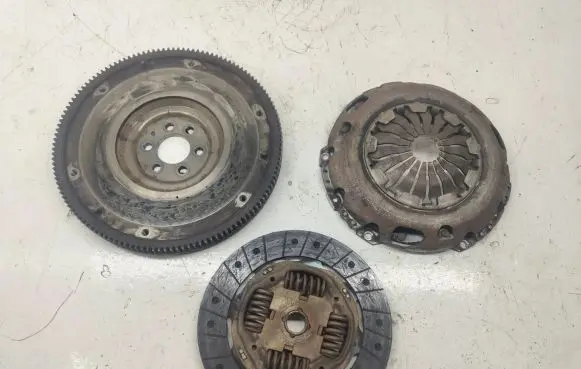 Volkswagen Golf V Clutch set kit 030105271L