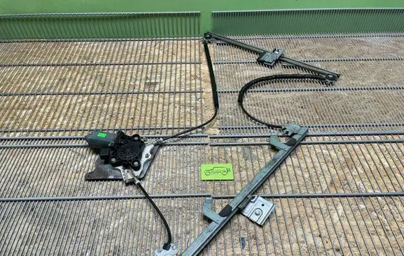 Mercedes-Benz G W461 W463 1st Gen Front door manual window regulator A4637200646 4637200646