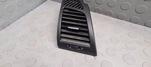 BMW 1 E82 E88 Dashboard side air vent grill/cover trim 7059188
