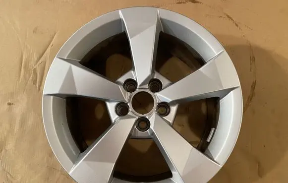 R16 alloy rim