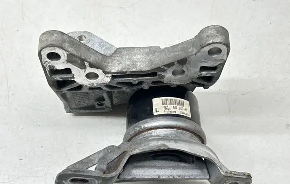 Land Rover Range Rover Evoque L538 Engine mount bracket G3046001