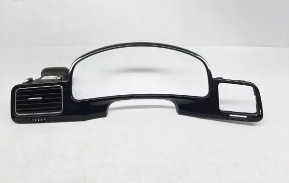 Volkswagen Touareg II Dashboard trim 