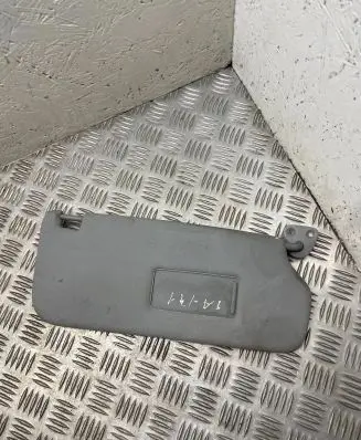 Toyota Avensis T220 Sun visor