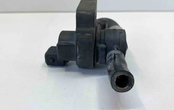 Mercedes-Benz SL R129 Engine mount vacuum valve A0004701593 0004701593