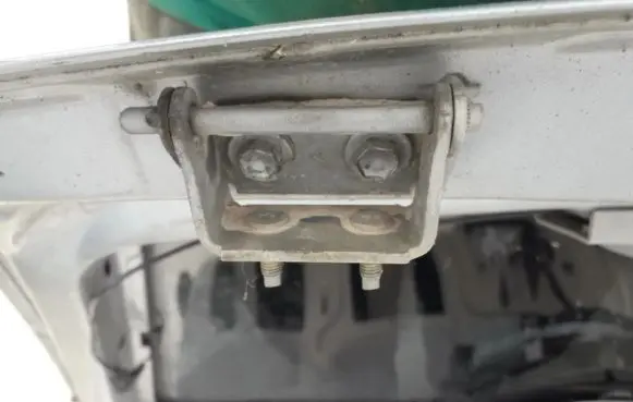 Ford Mondeo Mk III Tailgate/trunk/boot hinge