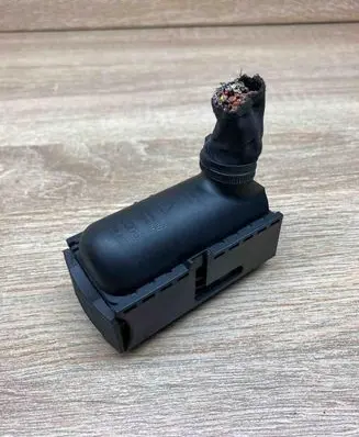 Volkswagen PASSAT B6 Plug wire 3C0906385