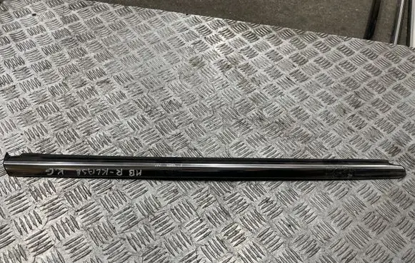 Mercedes-Benz R W251 Rear side glass trim 2516905380