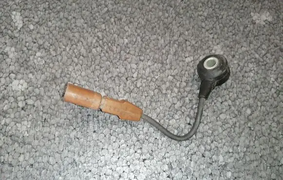 Volkswagen Eos Detonation knock sensor 06F905377