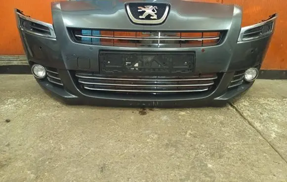 Peugeot 5008 Front bumper