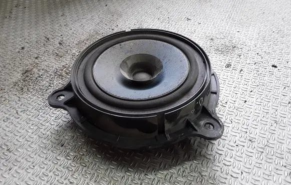 Nissan X-Trail T30 Front door speaker