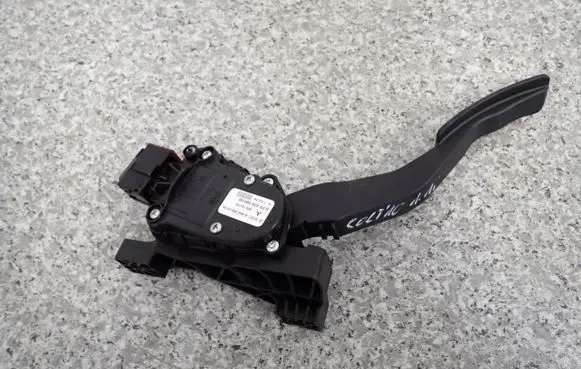 Mitsubishi Colt Pedal assembly