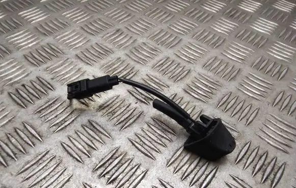 BMW 3 E90 E91 Windshield washer spray nozzle 8365385 7131299