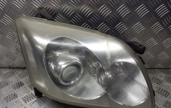 Toyota Avensis T250 Headlight/headlamp