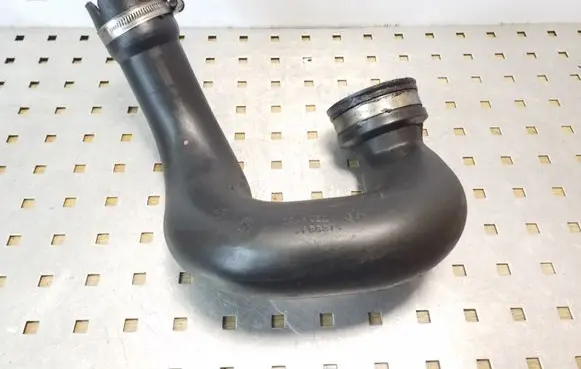 Coolant pipe/hose