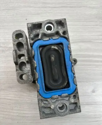 Volkswagen PASSAT B6 Engine mount bracket 1K0199262